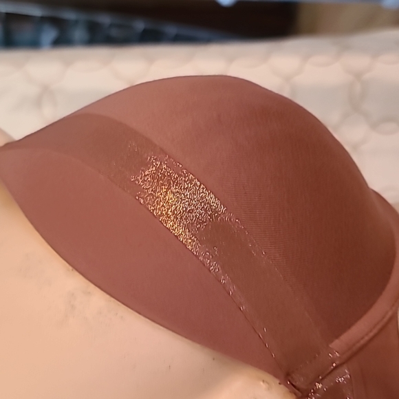 Victoria's Secret Plunging Underwire Bra. 38DD Bodt by Victoria - Picture 2 of 6